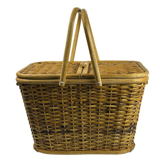 Wicker Vintage Picnic Basket Lined with Double Handles - Picture 1 of 14